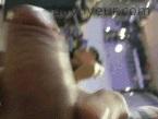 街中で美女にチンコ見せつける