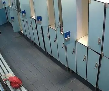 ロッカールームの防犯カメラ１