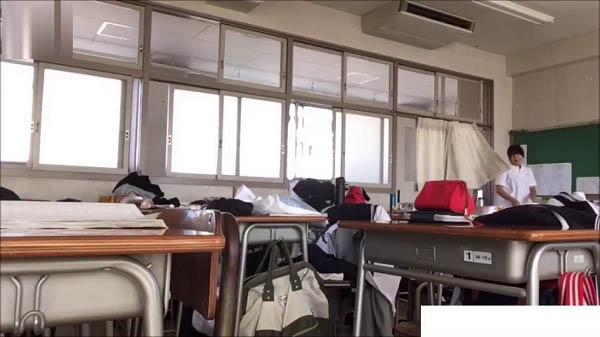 体育授業後、着替え盗撮

