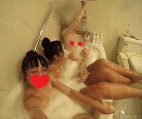 【流出】お風呂場でふざけて撮っちゃた女子たち
