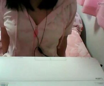 やわらかそうなチチをワシ掴み