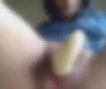 巨乳Cちゃんあそこで温めたバナナをパクッ